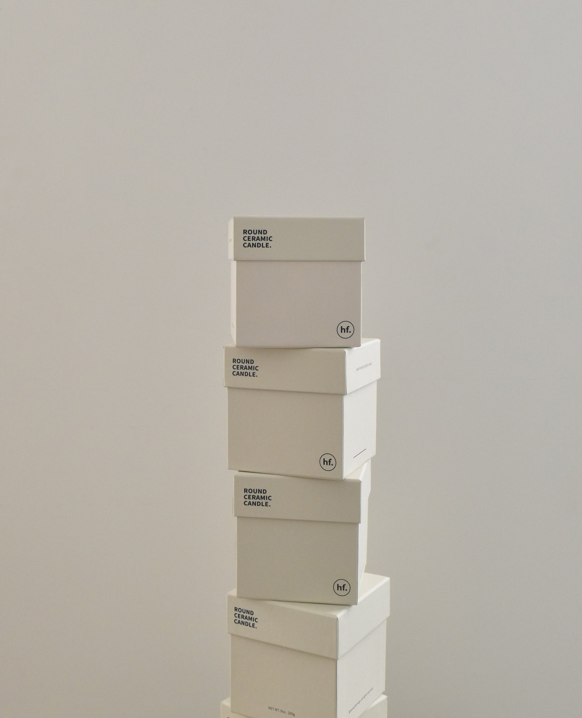 Stack of beige boxes with text on a light gray background，Honey Flamingo，韓國設計品牌，天然大豆香氛蠟燭