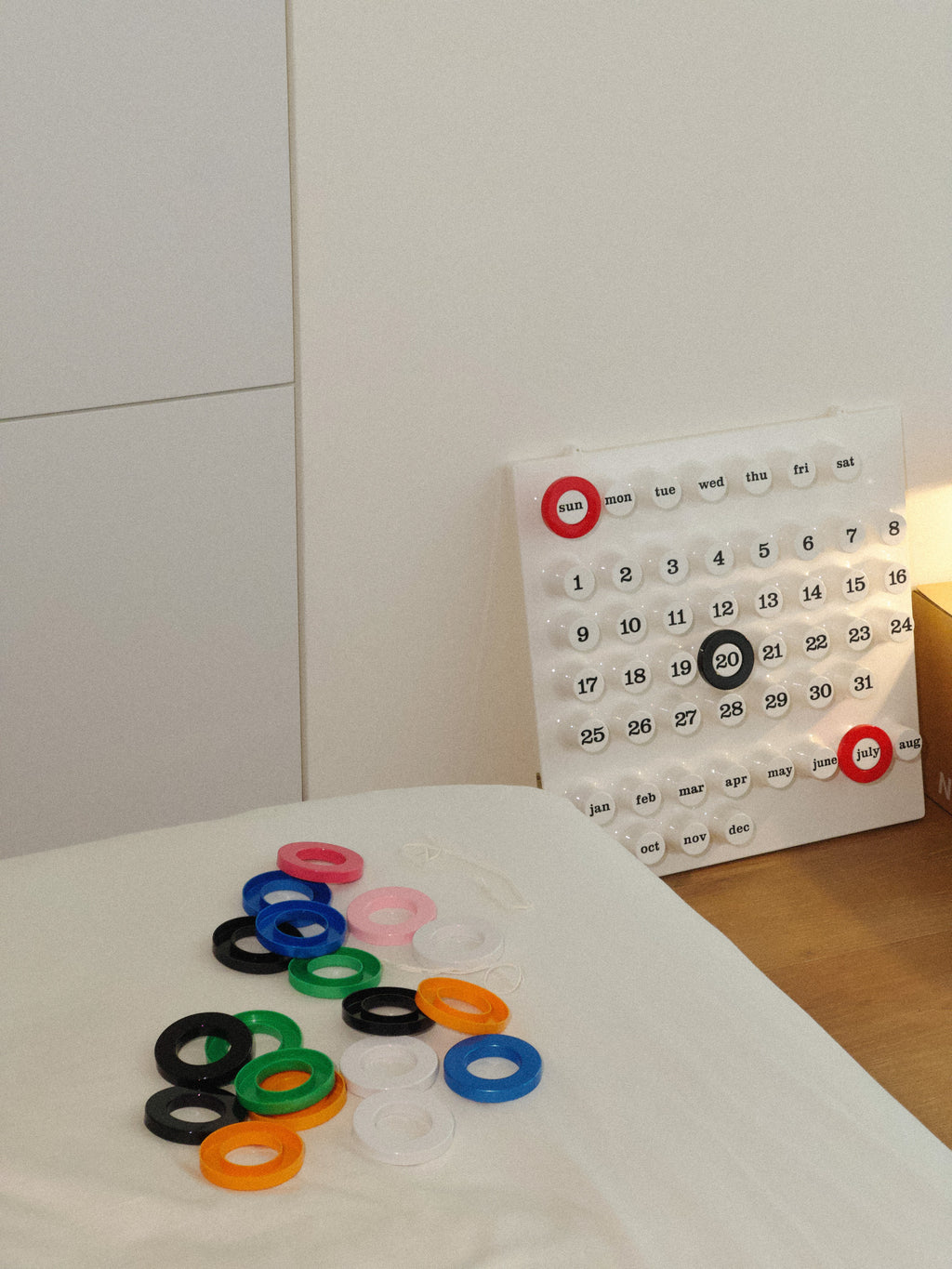 PERPETUAL CALENDAR (WHITE) 義大利設計萬年曆（白)